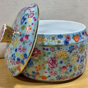 Ceramic bowl with lid 0510